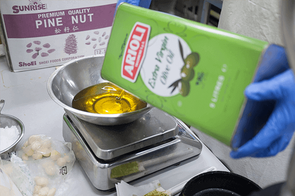 仁愛食品の業務風景1